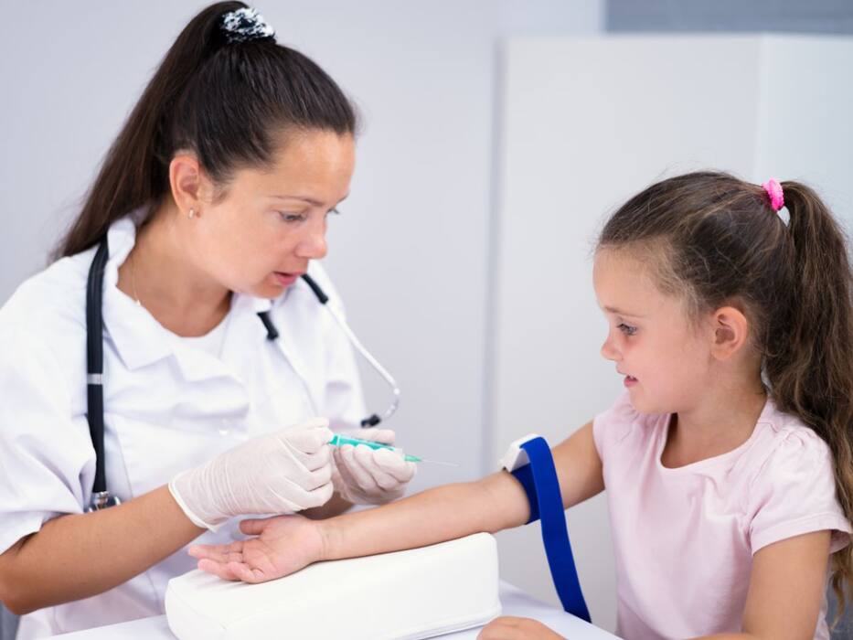 माता-पिता से बच्चों में भी आ सकती हैं किडनी की बीमारियां, जानें Genetic Kidney Disease के लक्षण और इलाज