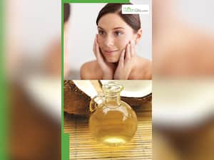 क्या रातभर चेहरे पर नारियल तेल लगाकर छोड़ सकते हैं?