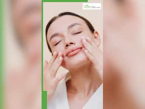 गर्मी में चेहरे पर लगाएं ये 6 चीजें, ग्लो रहेगा बरकरार