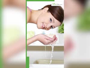 गर्मियों में ड्राई स्किन की देखभाल के लिए 8 टिप्स