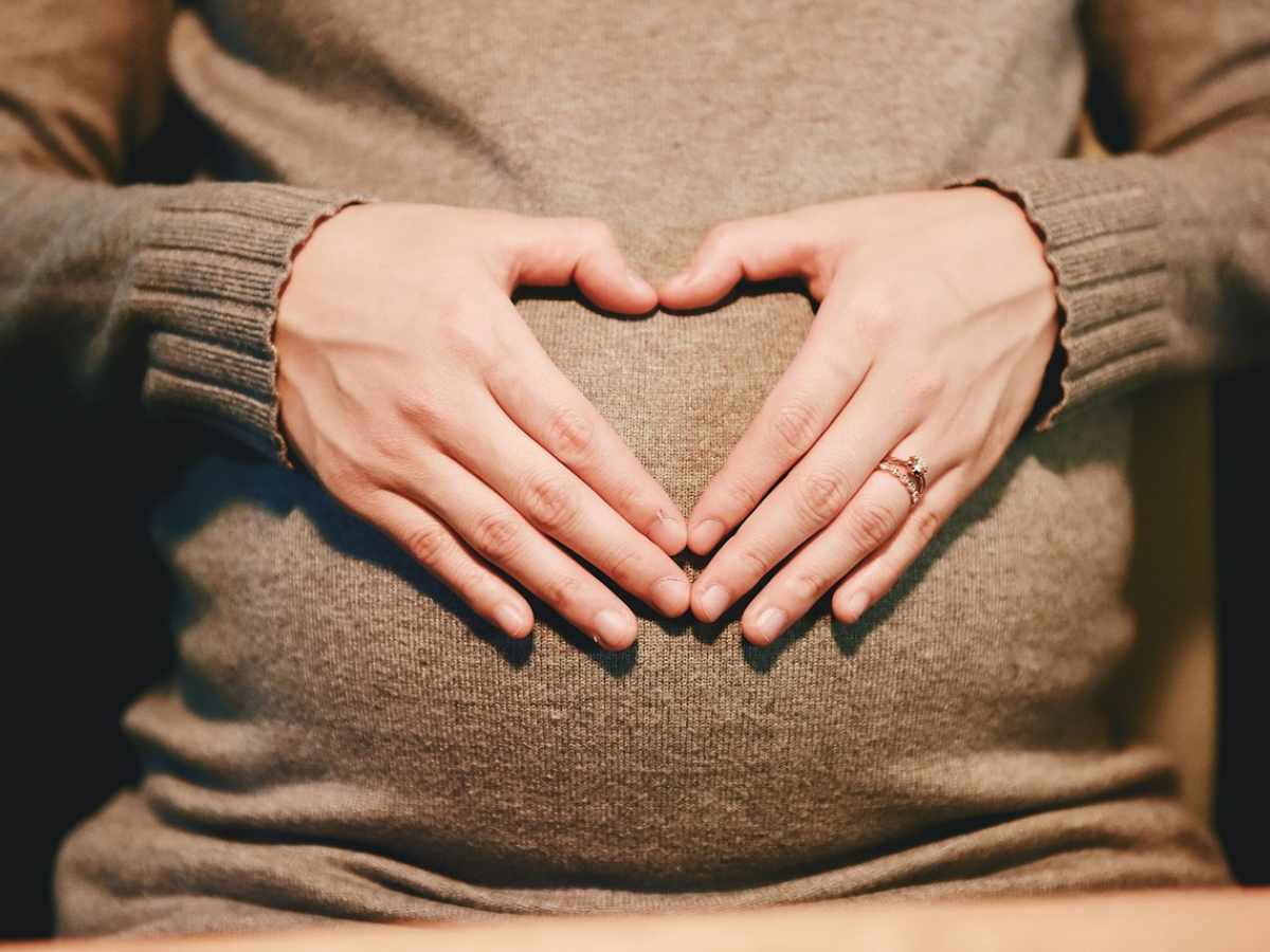 Ectopic Pregnancy, symptoms of ectopic pregnancy, Pregnancy risks, pregnancy and childbirth, ruptured uterus, Fallopian Tube, Ectopic Pregnancy causes, Ectopic Pregnancy risk factors, Ectopic Pregnancy treatment, Ectopic Pregnancy signs and symptoms, Ectopic Pregnancy and ruptured fallopian tube