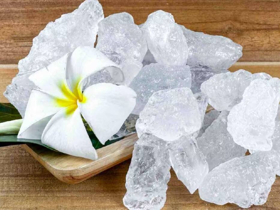 पानी में क्या मिलाकर नहाना चाहिए? इन 5 चीजों से दमक उठेगा पूरा शरीर