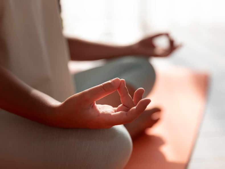 Combat Daily Stress: Calm Down Immediately By Doing These 8 Simple And Healthy Things