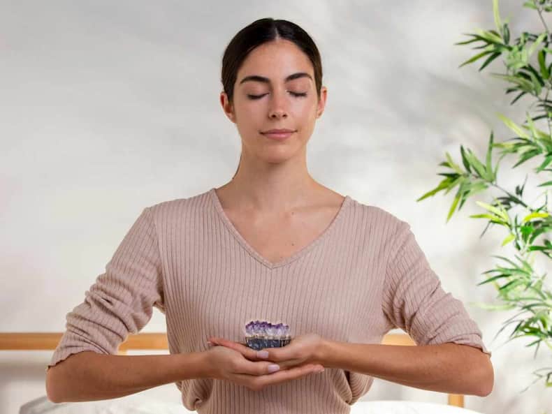 Combat Daily Stress: Calm Down Immediately By Doing These 8 Simple And Healthy Things