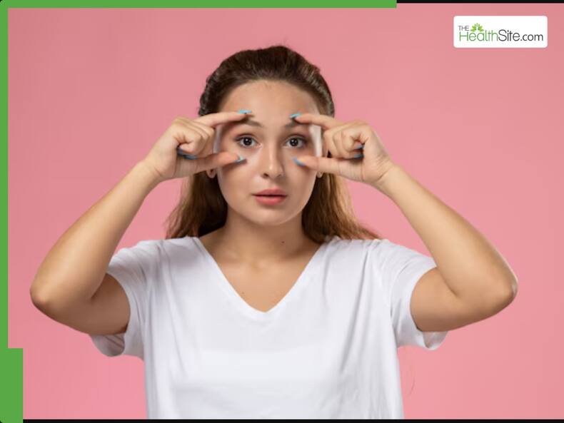 आंखों के नीचे आ रही हैं झुर्रियां तो रात में सोने से पहले लगाएं ये 5 चीजें, डार्क सर्कल्स भी होंगे कम