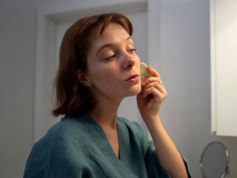 Anti-Aging Remedies: आजकल 40 की उम्र से पहले झुर्रिया क्यों आ रही है? जानिये एजिंग रोकने के 4 जबरजस्त देसी नुस्खे