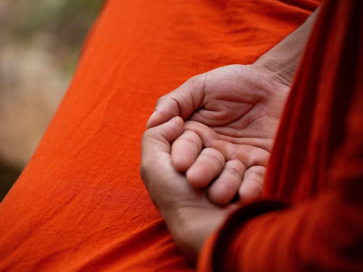 Inner Peace And Happiness, Living in Present Moment, steps to happiness, how to be present in the moment, fear of past and future, mental well-being, tips to reduce stress and anxiety