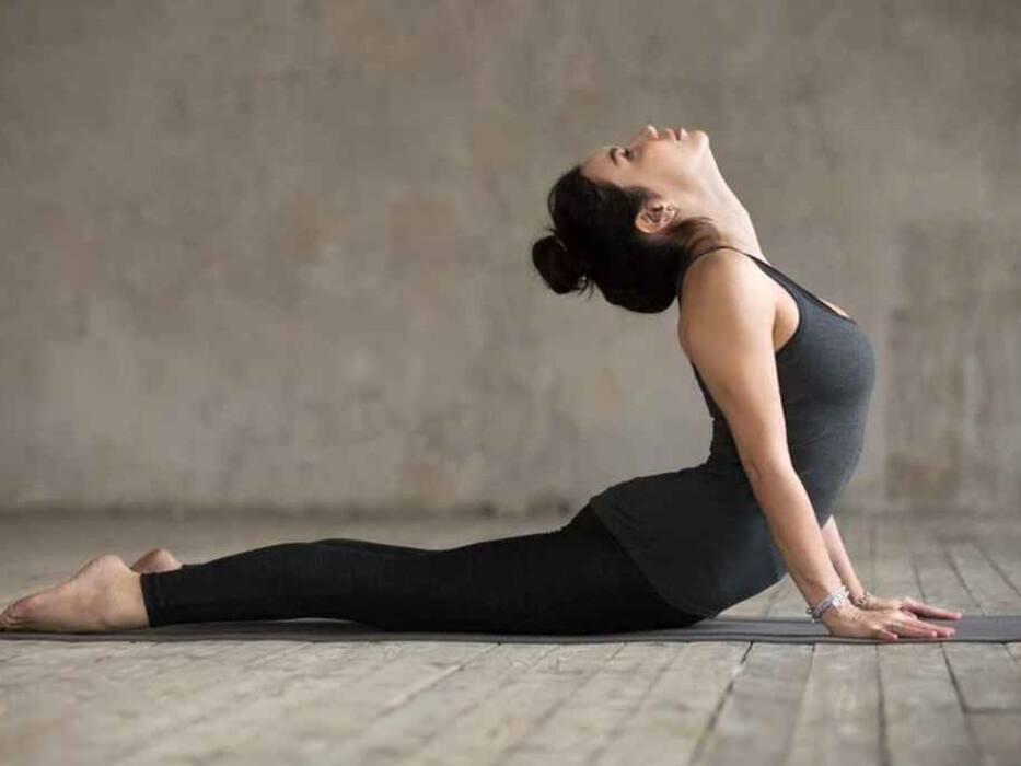कमर दर्द कैसे ठीक करें? 10 मिनट में इन एक्सरसाइज से मिलेगी राहत