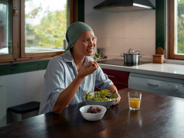 7 Ways To Help Someone Mentally And Emotionally After A Cancer Diagnosis