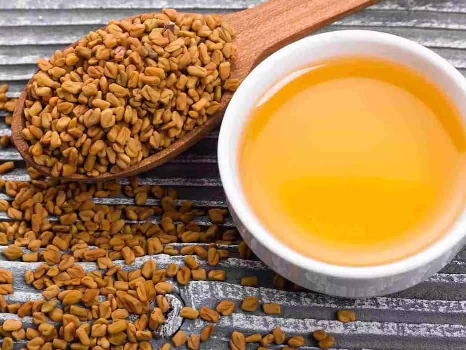 दुगनी तेजी से बढ़ने लगेंगे बाल, मेथी और कलौंजी का नुस्खा दिखाएगा अपना असर