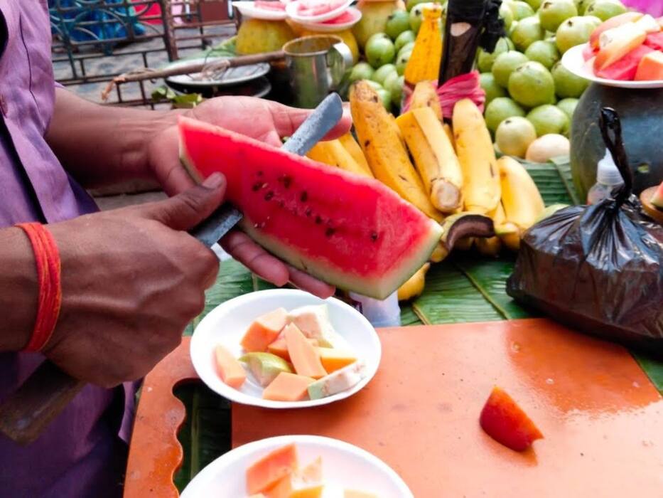 मानसून में क्या खाने से बच्चों की तबियत खराब हो रही है? 3 फूड्स और 2 उपाय बताएं