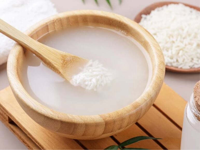 चावल के पानी में शहद मिलाकर लगाने से क्या होता है? इन 3 स्किन प्रॉब्लम्स से मिलेगा हमेशा के लिए छुटकारा