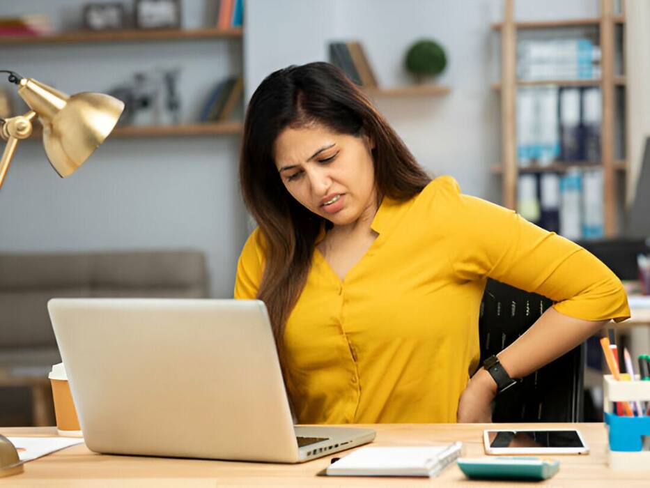 कमर दर्द कैसे ठीक करें? 10 मिनट में इन एक्सरसाइज से मिलेगी राहत