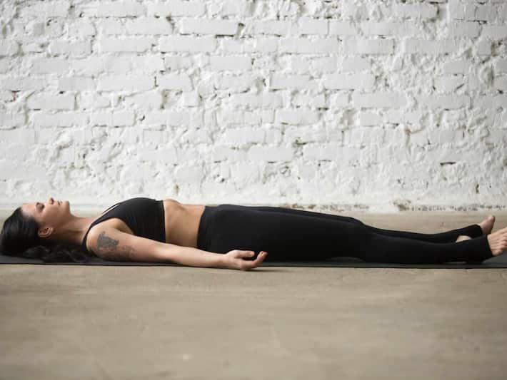 5 Easy Yoga Poses To Prevent Mental Clutter And Chaos | TheHealthSite.com