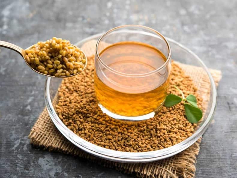 सुबह खाली पेट मेथी का पानी पीने से दूर होंगी ये 5 समस्याएं, जानें सेवन का सही तरीका