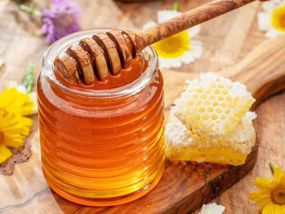 चेहरे की झुर्रियां हटाने के लिए कैसे लगाएं अलसी का तेल? जानिए 5 आसान तरीके