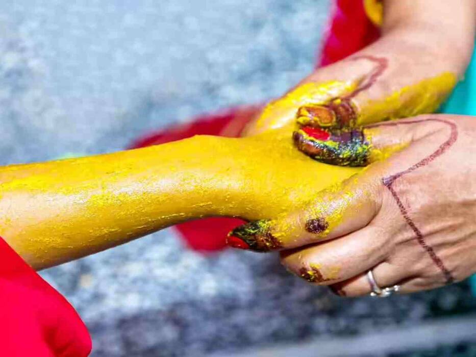 काले हाथों को साफ कैसे करें? इन 5 चीजों से घर पर करें मैनीक्योर