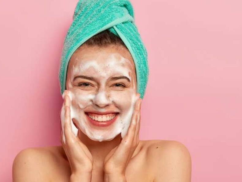 चेहरा धोने के लिए सुबह क्या लगाएं? इन 5 चीजों से डीप क्लीन होगी स्किन