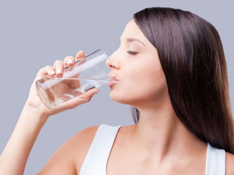 क्या खाने से सिर दर्द दूर होता है? जानें हैडेक को जड़ से खत्म कैसे करें?