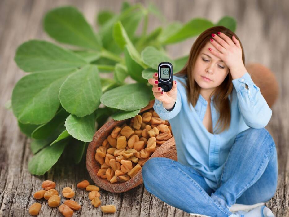खाली पेट मेथी का पानी पीने से क्या होता है? जानिए मेथी का पानी पीने के फायदे