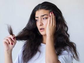 क्या बालों का झड़ना कम कर सकता है प्याज का रस? लगाने से पहले जान लें डॉक्टर की राय