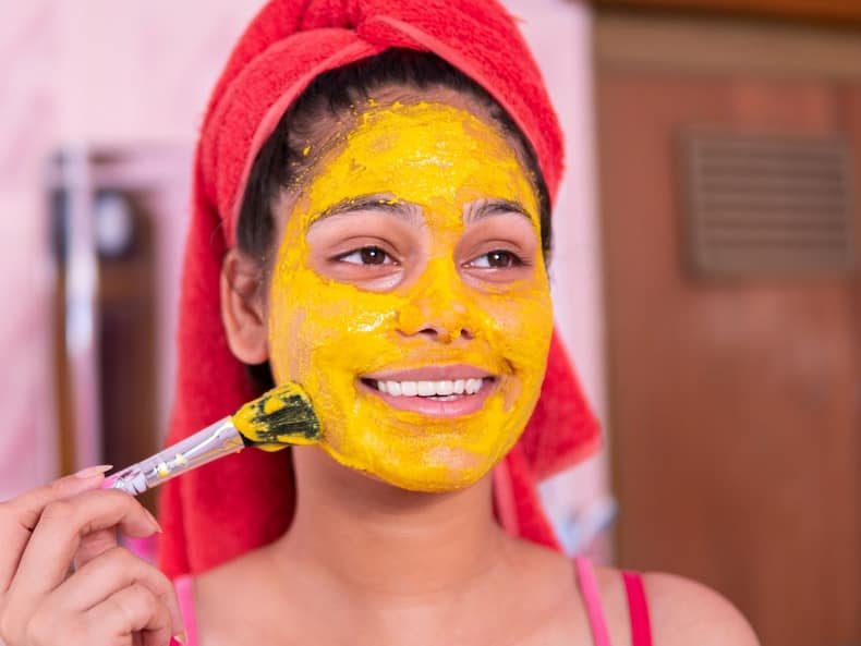 घर की सफाई करते समय फॉलो करें ये 5 स्किन केयर टिप्स, नहीं खराब होगी त्वचा