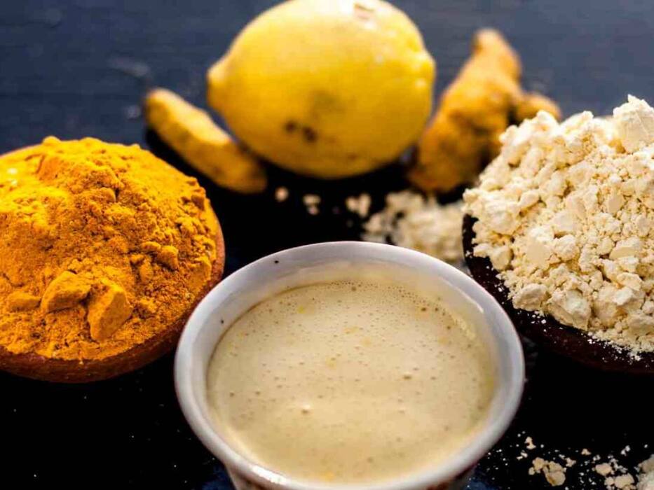 महंगे प्रोडक्ट्स छोड़िए! घर पर बनाइए ये आयुर्वेदिक स्क्रब, कुछ ही दिनों में मिलेगी चमकती त्वचा