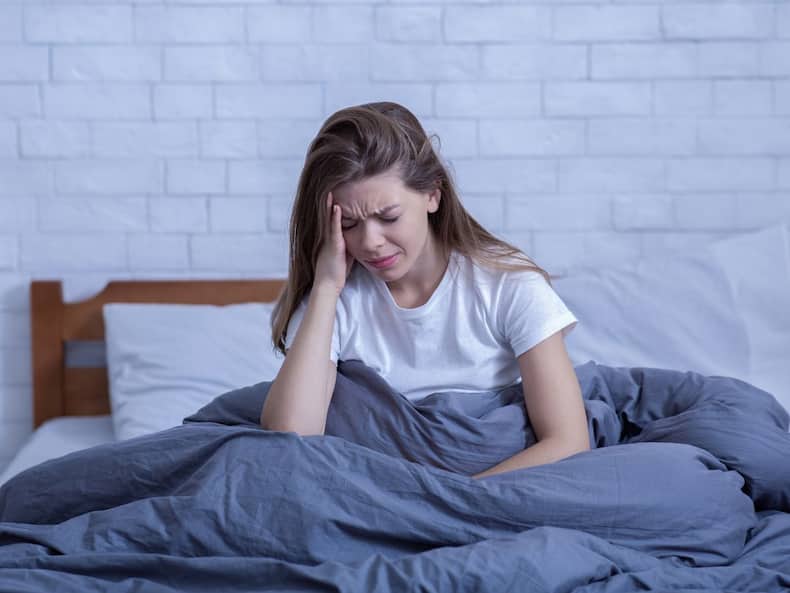 बार-बार नींद खराब हो जाती है? डॉक्टर से जानें स्लीप डिसऑर्डर दूर करने के 5 नेचुरल उपाय