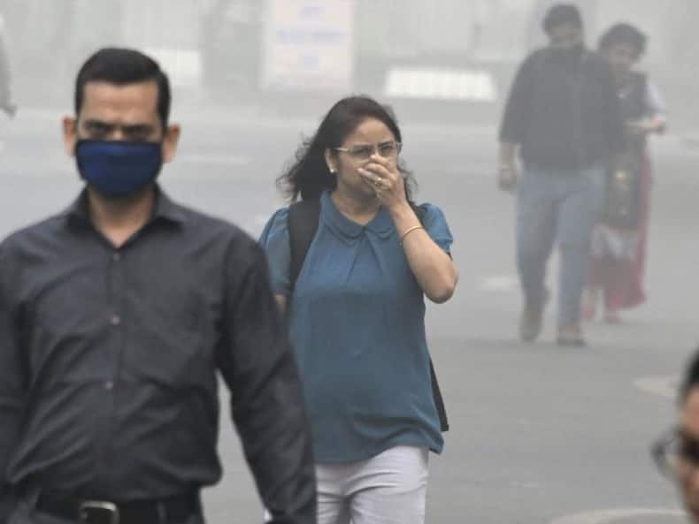 प्रदूषण क्या होता है? कौन-सी चीजें मिलकर वायु को प्रदूषित करती हैं?