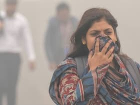 दिल्ली की हवा से कैंसर का खतरा, डॉक्टर से जानें इसके बारे में
