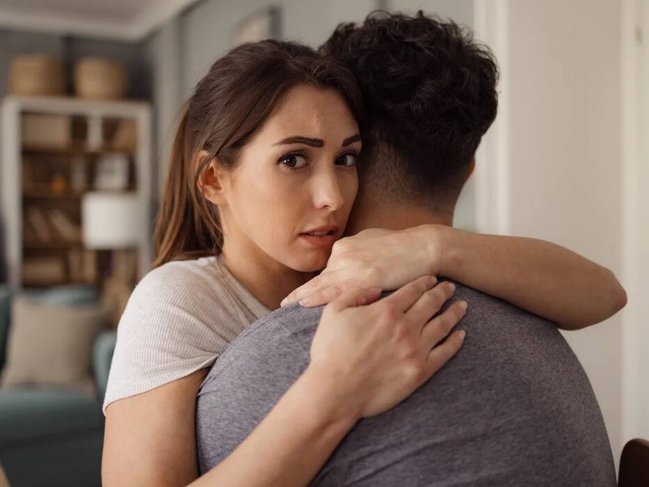 लड़कों को अपने से ज्यादा उम्र की लड़कियां क्यों पसंद आती है? इसके पीछे भी साइंस है