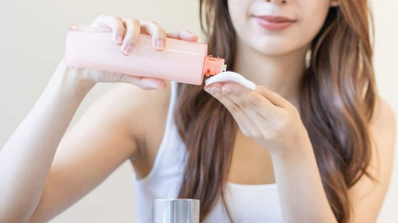 Rose Water For Face: 5 Amazing Benefits For Glowing, Acne-Free Skin