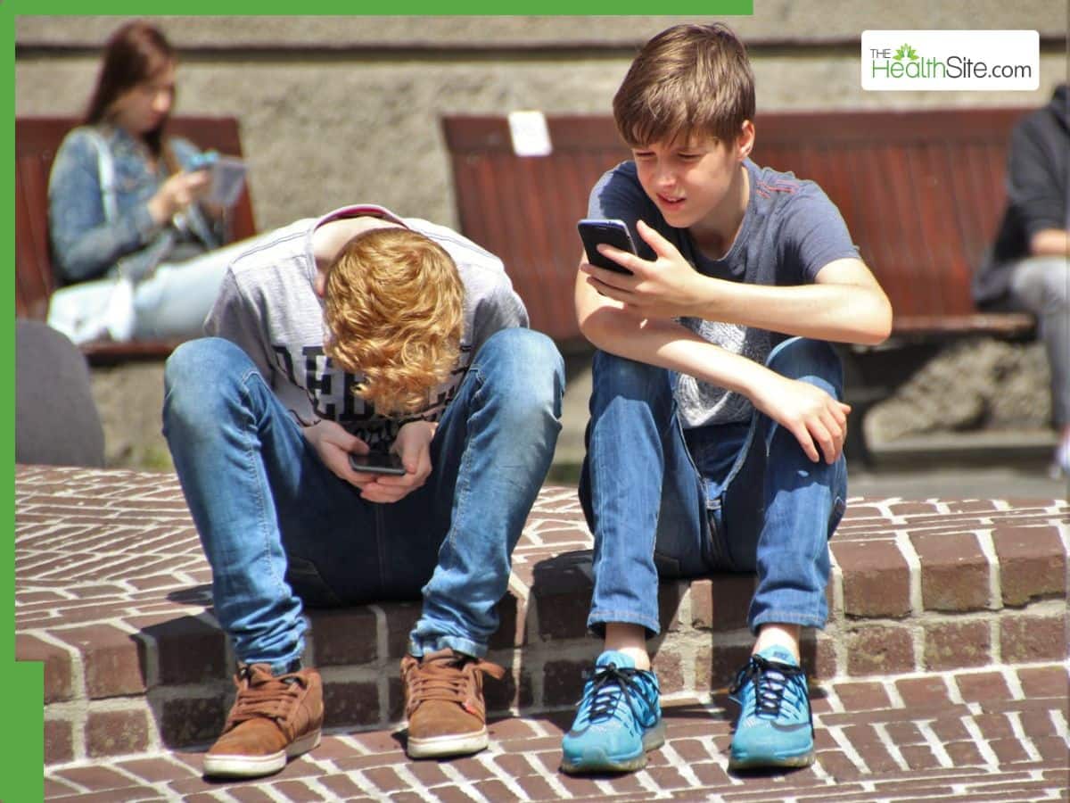 Excessive Smartphone Use Linked to Eating Disorder Risk in Young People | Quick Digest