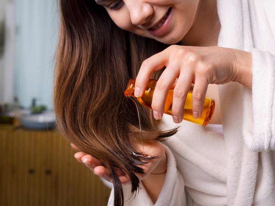 बालों की ग्रोथ के लिए कौन-सा आयुर्वेदिक तेल है सही? टॉप 5 में हैं ये Oils