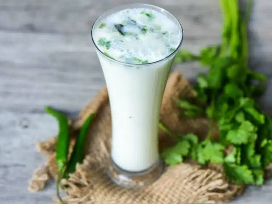 हाइड्रेशन से लेकर पिंपल्स तक को दूर करती है छाछ, गर्मियों में पीने से मिलेंगे ये 5 फायदे