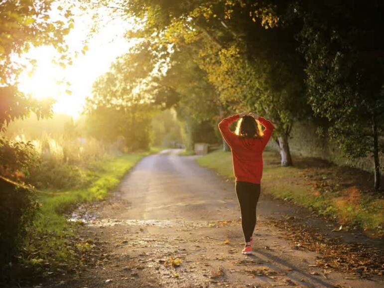 Vitamin- D कमी होने पर शरीर में दिखते हैं ये 5 लक्षण, जानिए इसे बढ़ाने के नेचुरल उपाय