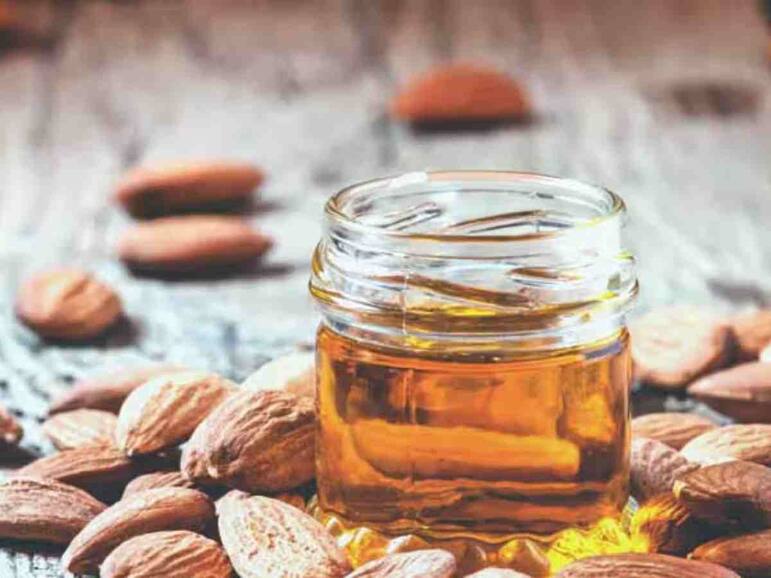इन 5 तेल से चेहरे की गंदगी करें साफ, पिंपल्स और एक्ने की परेशानी भी होगी कम