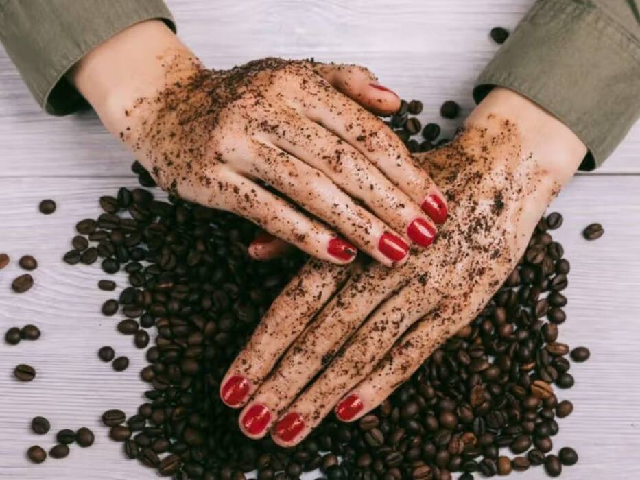 5 easy DIY scalp exfoliation remedies for healthy, dandruff-free hair at home
