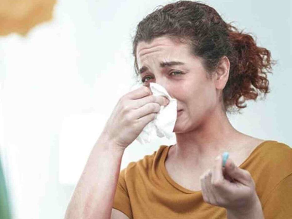 इन 4 विटामिन की कमी से सूखने लगती है नाक, Nose Bleeding और जलन की भी होती है परेशानी