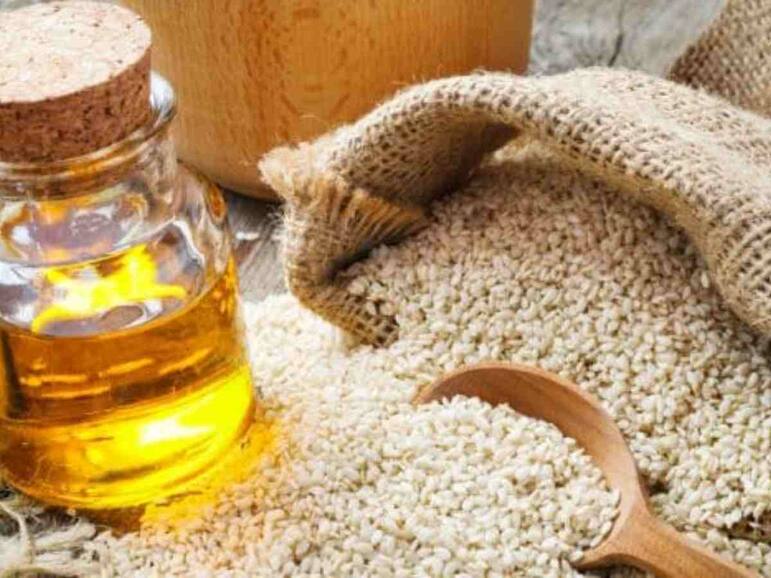 इन 5 तेल से चेहरे की गंदगी करें साफ, पिंपल्स और एक्ने की परेशानी भी होगी कम