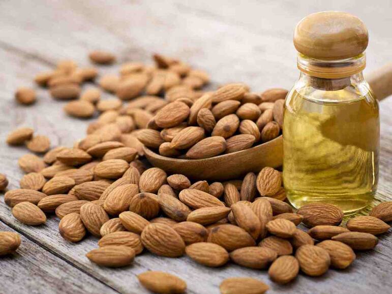 गुनगुने बादाम के तेल से सिर की करें मालिश, इन 5 परेशानियों से मिलेगा आराम