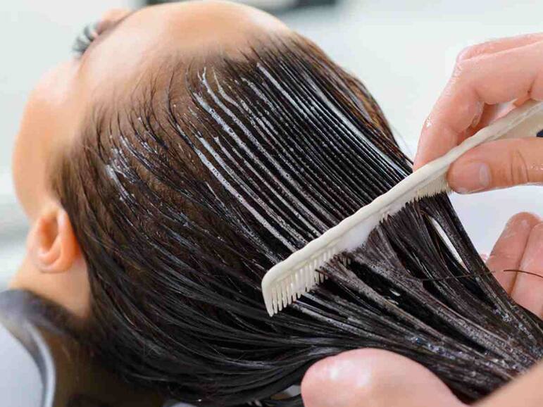 बालों की जड़े मजबूत कैसे करें? घर पर तैयार इन 5 मास्क से Hair Fall करें कम