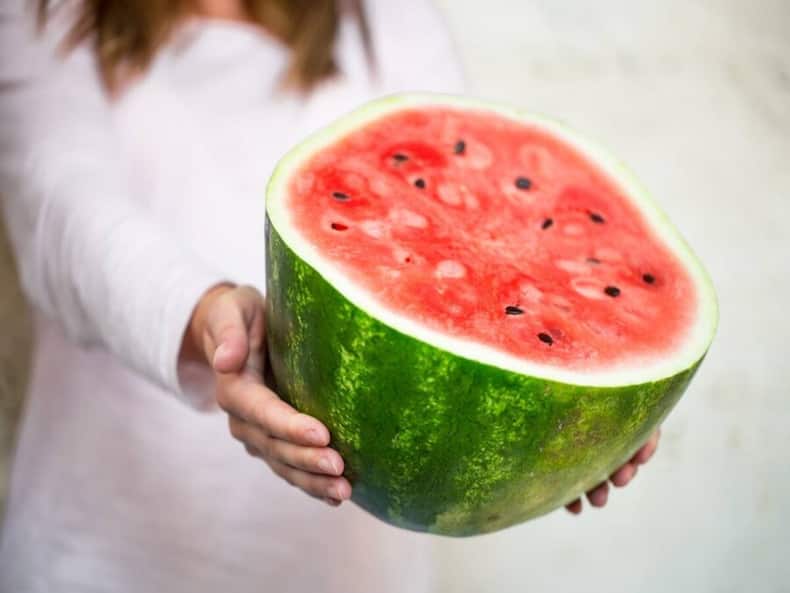 तरबूज का सफेद वाला हिस्सा खाना चाहिए या नहीं? जानें क्यों खास है Watermelon Rind