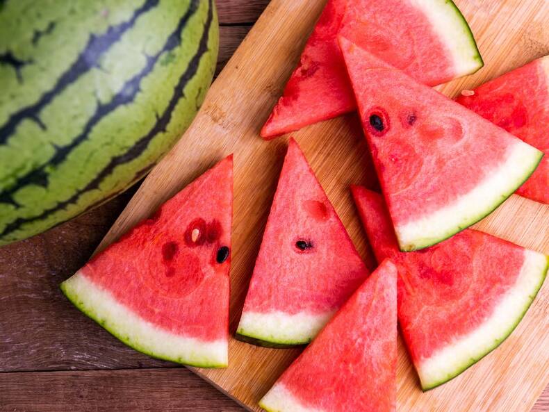 तरबूज का सफेद वाला हिस्सा खाना चाहिए या नहीं? जानें क्यों खास है Watermelon Rind