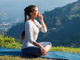 रोज सुबह 10 से 15 मिनट करें अनुलोम-विलोम, शरीर को मिलेंगे कई फायदे