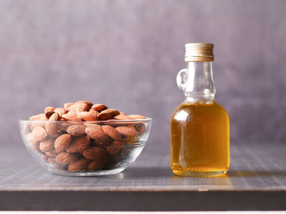 6 best oils to control frizzy hair in hot weather