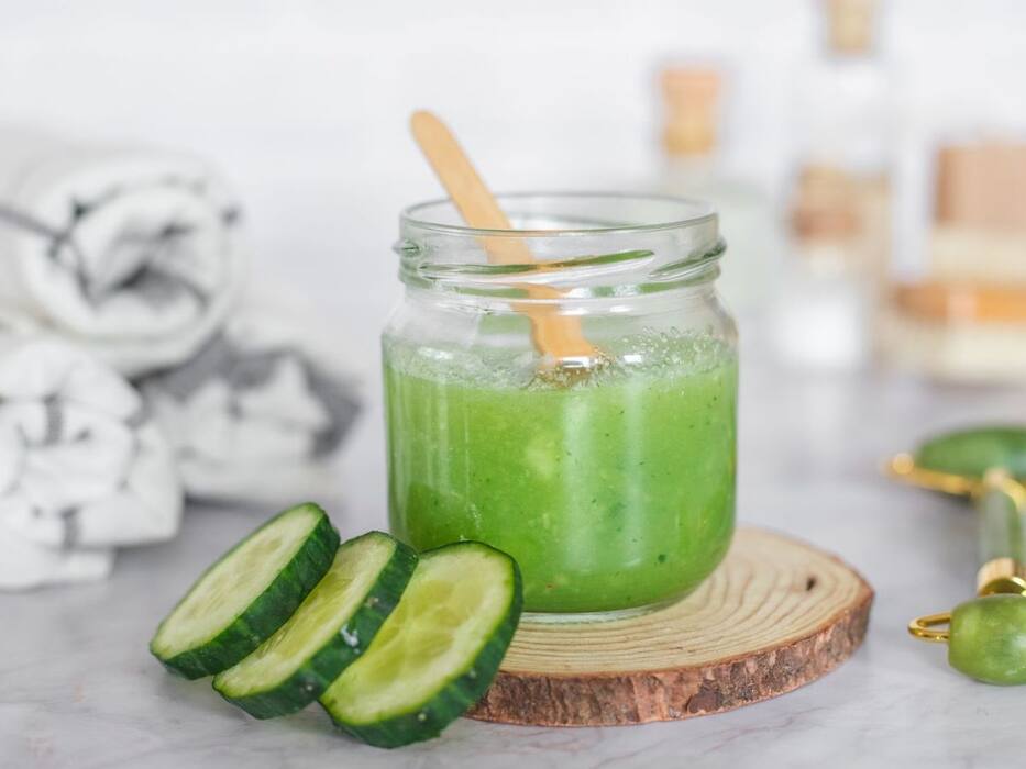 5 easy kitchen face packs to brighten dull, sweaty skin naturally this summer