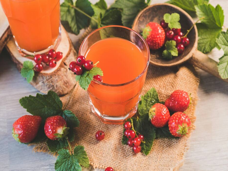 6 refreshing alternatives to caffeinated drinks for a cooler, hydrated summer