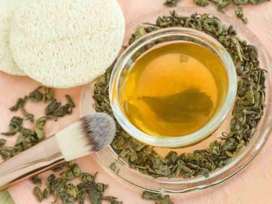 रात को सोने से पहले ऑयली स्किन पर क्या लगाना चाहिए? जानें, 5 चीजें
