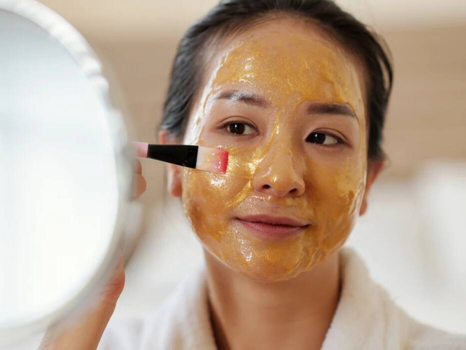 Summer skincare tips: 5 natural ingredients to remove tan and prevent acne breakouts
